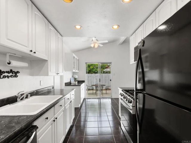 811 Earth Drive, Vista, CA 92083