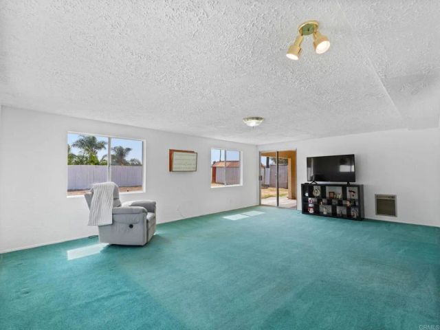 811 Earth Drive, Vista, CA 92083