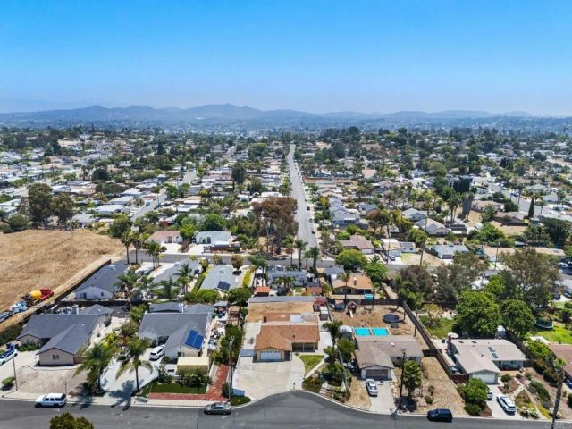 811 Earth Drive, Vista, CA 92083