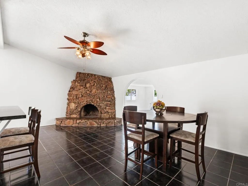 811 Earth Drive, Vista, CA 92083
