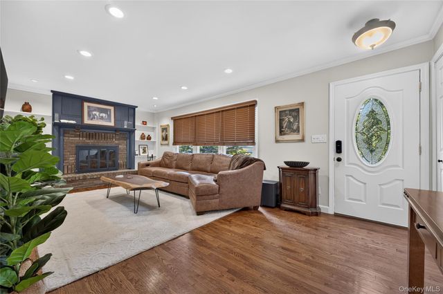 73 Maple Place, Huntington, NY 11743