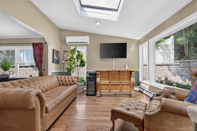 73 Maple Place, Huntington, NY 11743