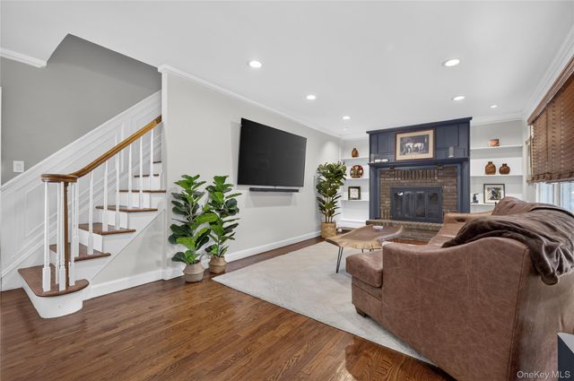 73 Maple Place, Huntington, NY 11743