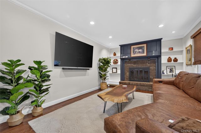 73 Maple Place, Huntington, NY 11743