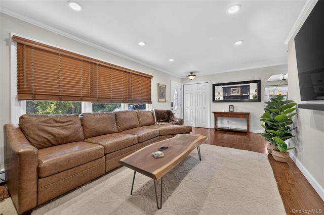 73 Maple Place, Huntington, NY 11743