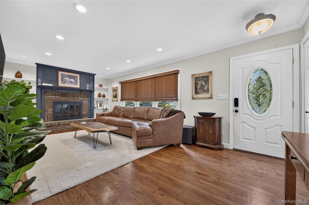 73 Maple Place, Huntington, NY 11743 — photo 5