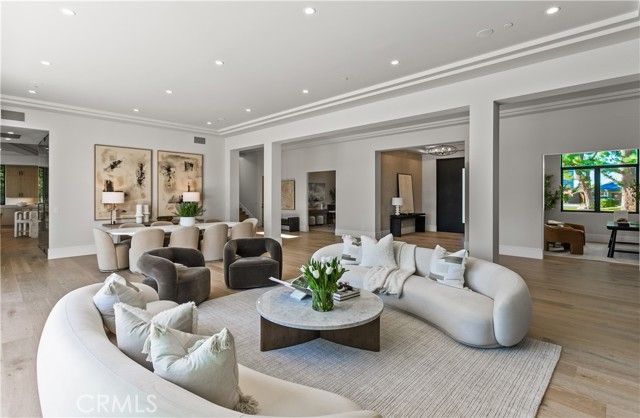 76 Hillcrest Lane, Newport Beach, CA 92660