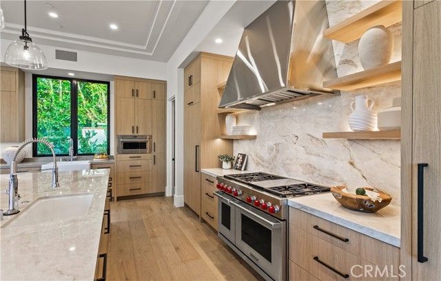 76 Hillcrest Lane, Newport Beach, CA 92660