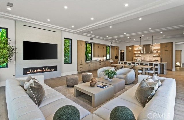 76 Hillcrest Lane, Newport Beach, CA 92660