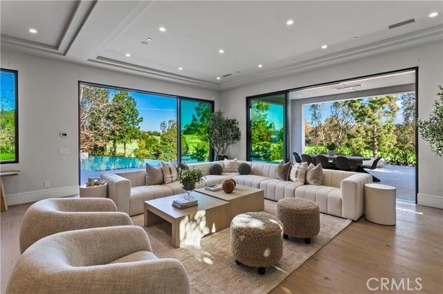 76 Hillcrest Lane, Newport Beach, CA 92660