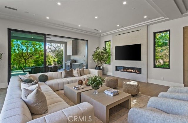 76 Hillcrest Lane, Newport Beach, CA 92660