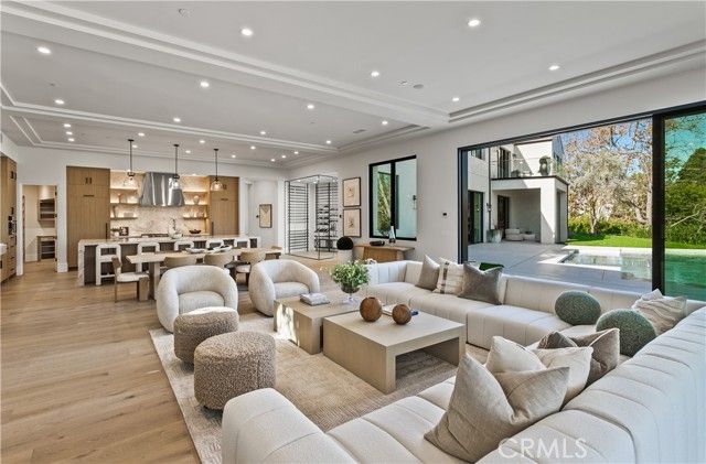 76 Hillcrest Lane, Newport Beach, CA 92660