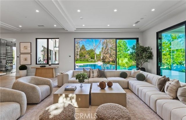 76 Hillcrest Lane, Newport Beach, CA 92660