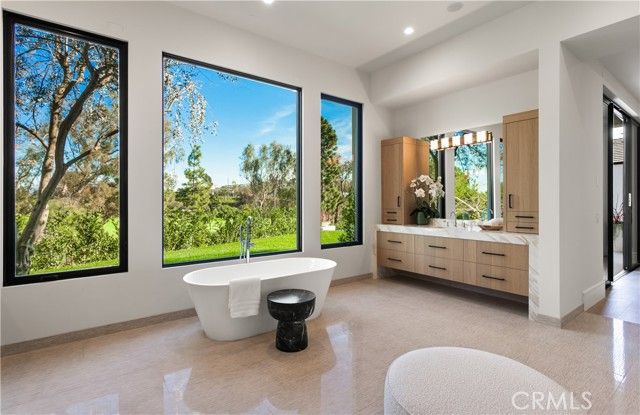 76 Hillcrest Lane, Newport Beach, CA 92660