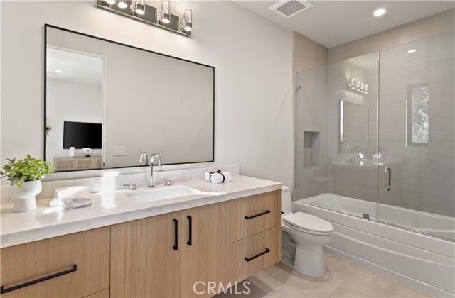 76 Hillcrest Lane, Newport Beach, CA 92660