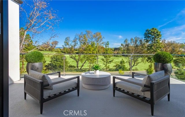 76 Hillcrest Lane, Newport Beach, CA 92660