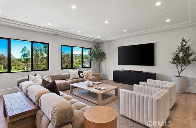 76 Hillcrest Lane, Newport Beach, CA 92660