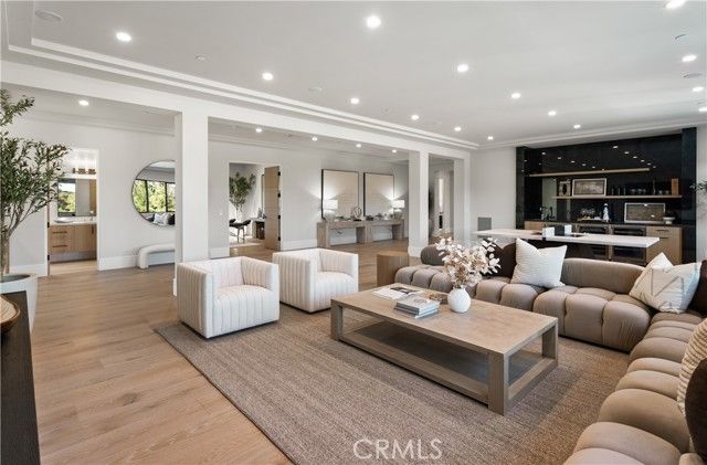 76 Hillcrest Lane, Newport Beach, CA 92660