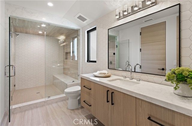 76 Hillcrest Lane, Newport Beach, CA 92660