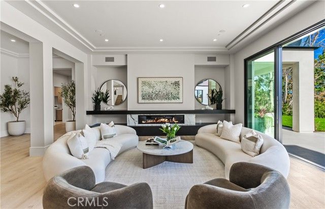 76 Hillcrest Lane, Newport Beach, CA 92660