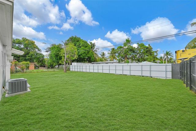 12621 NW 22nd Ct, Miami, FL 33167