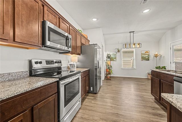534 Woodcreek Loop, Lowell, AR 72745