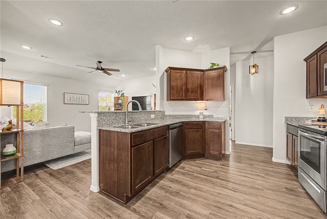 534 Woodcreek Loop, Lowell, AR 72745