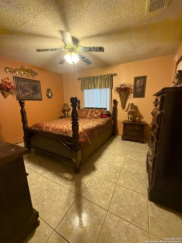 277 Justo Garza, Carrizo Springs, TX 78834