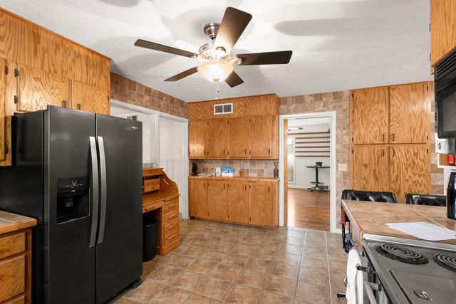 1100 W Lubbock Street, Slaton, TX 79364