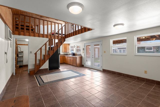 1100 W Lubbock Street, Slaton, TX 79364