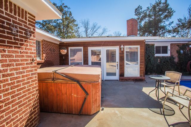 1100 W Lubbock Street, Slaton, TX 79364