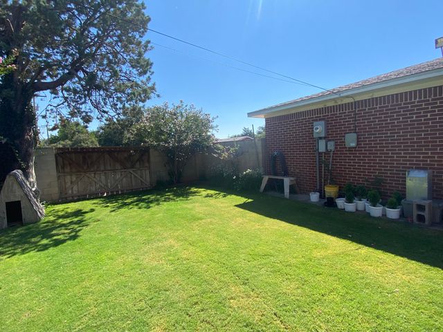 1100 W Lubbock Street, Slaton, TX 79364