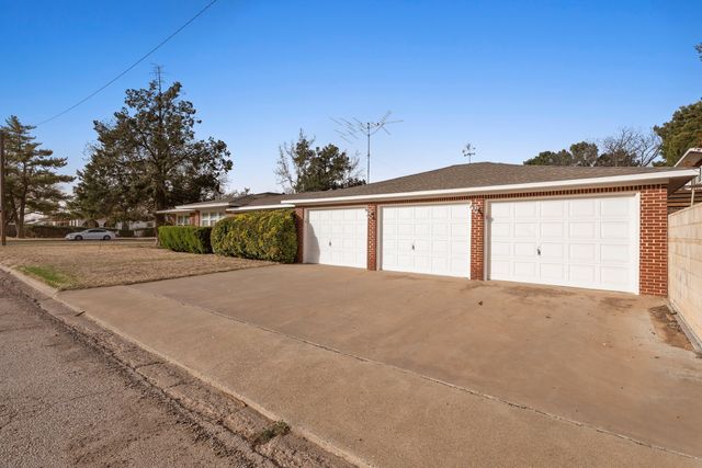 1100 W Lubbock Street, Slaton, TX 79364