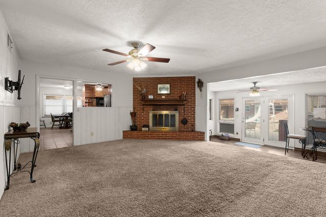 1100 W Lubbock Street, Slaton, TX 79364