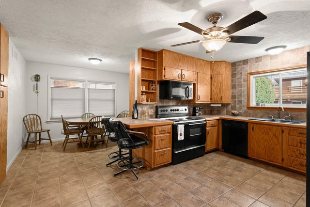 1100 W Lubbock Street, Slaton, TX 79364