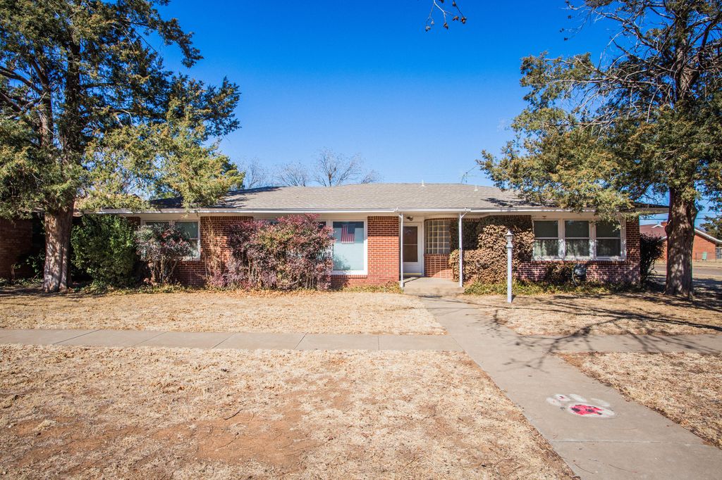 1100 W Lubbock Street, Slaton, TX 79364