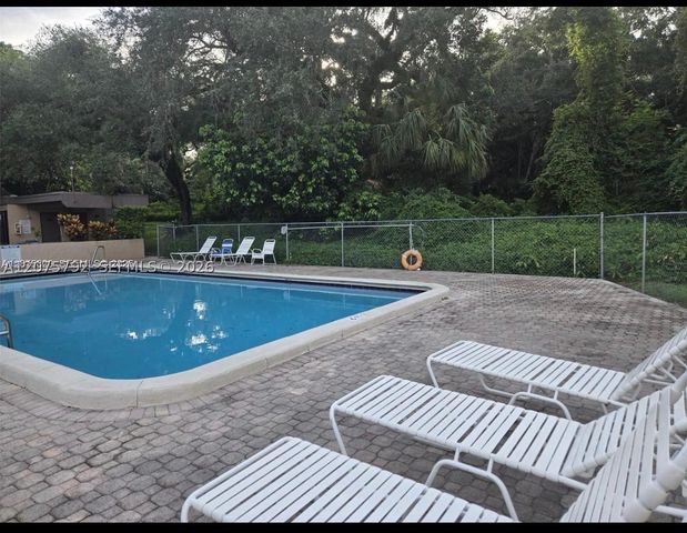 9400 Live Oak Pl 205, Davie, FL 33324