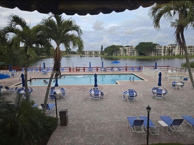 9400 Live Oak Pl 205, Davie, FL 33324