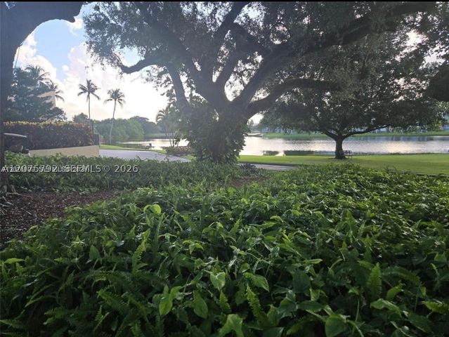 9400 Live Oak Pl 205, Davie, FL 33324