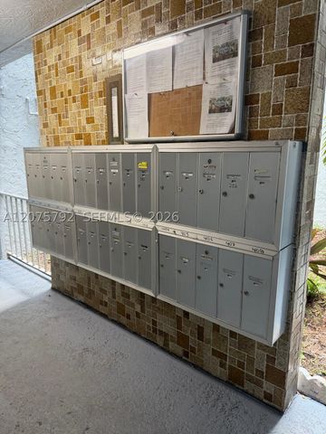 9400 Live Oak Pl 205, Davie, FL 33324