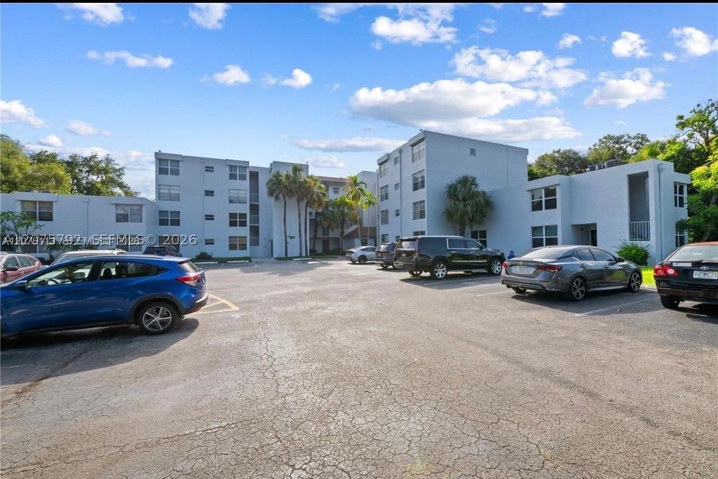 9400 Live Oak Pl 205, Davie, FL 33324