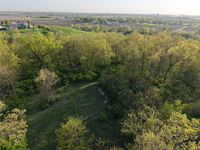 Sunshine Street SW, Cedar Rapids, IA 52404