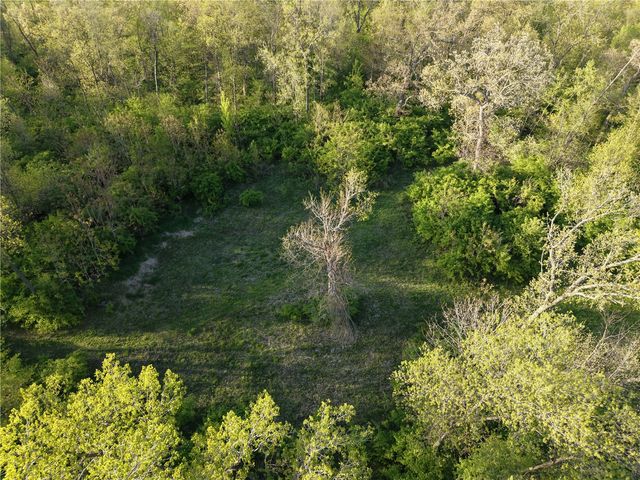 Sunshine Street SW, Cedar Rapids, IA 52404