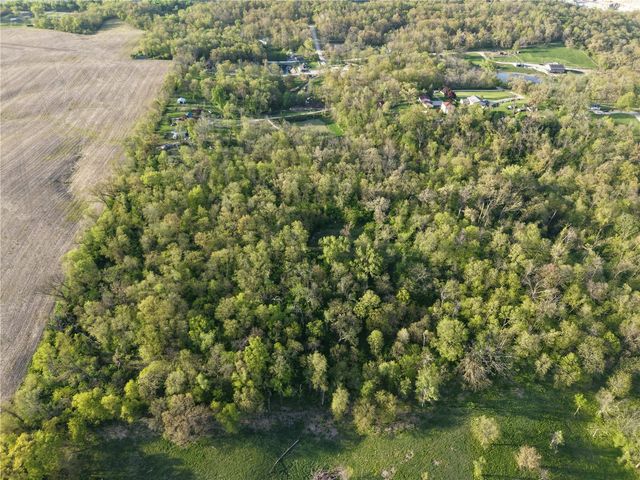 Sunshine Street SW, Cedar Rapids, IA 52404