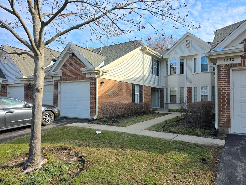 1914 Quaker Hollow Lane, Streamwood, IL 60107