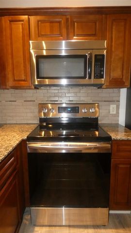 404 SW 71st St, Lawton, OK 73505