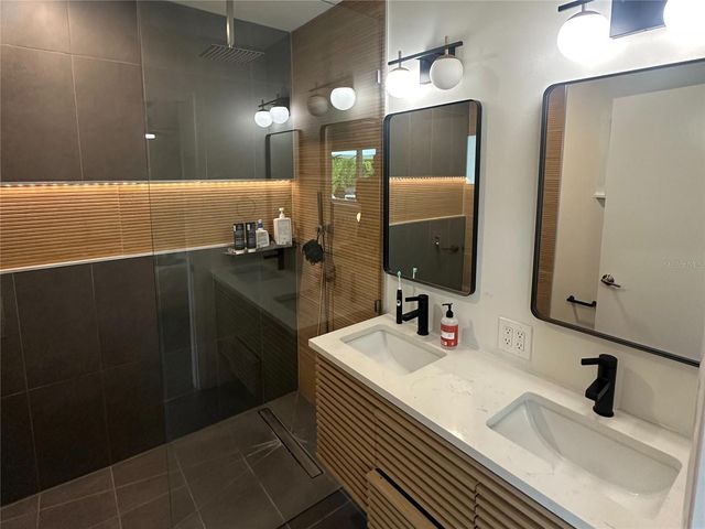 5909 4TH AVENUE N, St Petersburg, FL 33710