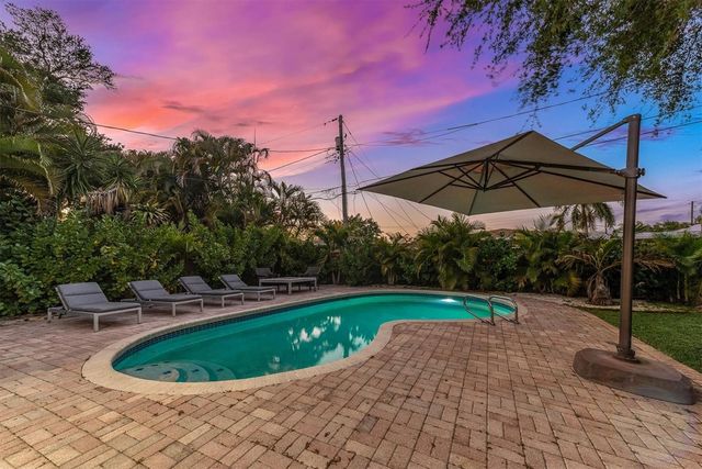 5909 4TH AVENUE N, St Petersburg, FL 33710