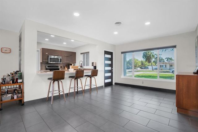 5909 4TH AVENUE N, St Petersburg, FL 33710