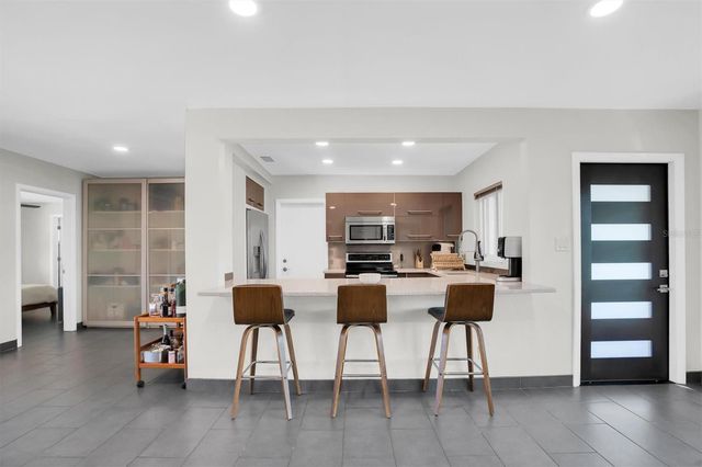 5909 4TH AVENUE N, St Petersburg, FL 33710